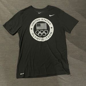 Athletic Shirt • Nike • L • Dark Grey • Athletic Cut